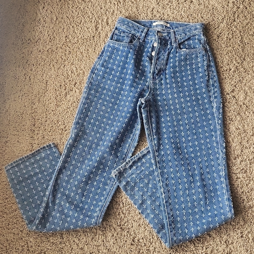 Women's cloiset